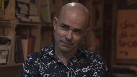 DeporTV estrena “Contar la vida” con Eduardo Sacheri