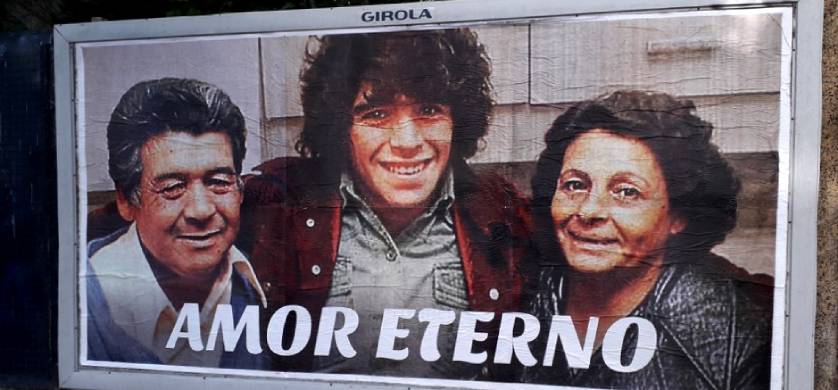 Empresas de publicidad exterior homenajearon a Maradona