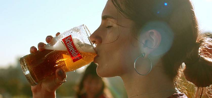 Cerveza Schneider lanzó su campaña de verano: “¡Qué fantástica esta fresca!”