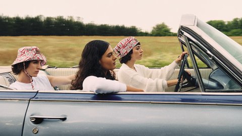 Budweiser junto con Pardo Hats lanzan una cápsula de sombreros y bandanas