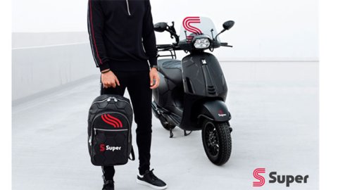 Super cerró el fin de 2020 sorteando una moto Vespa