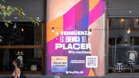 Webar saca el placer femenino a la calle para Bayer
