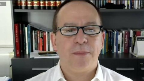 Martín Etchevers: "Es imprescindible el trabajo vigoroso y riguroso de periodistas y empresas"
