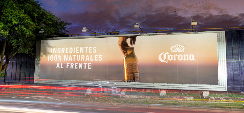 Corona esconde su logo para mostrar sus ingredientes naturales