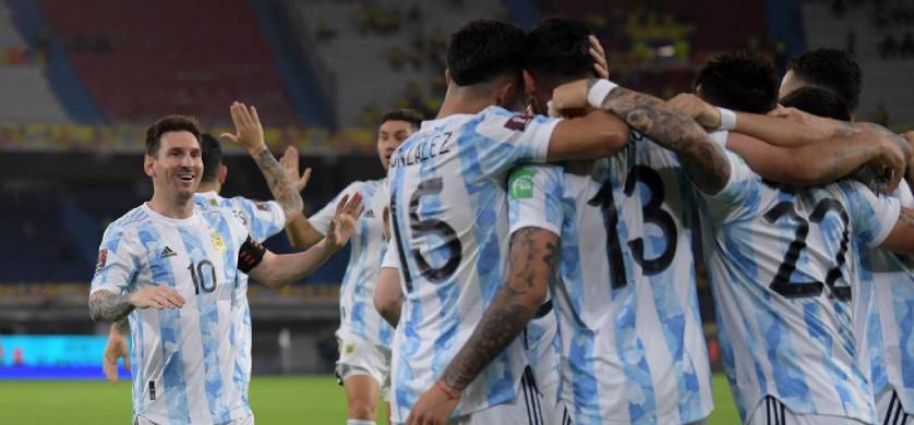 TVP y Radio Nacional trasmiten el partido de Argentina y Colombia