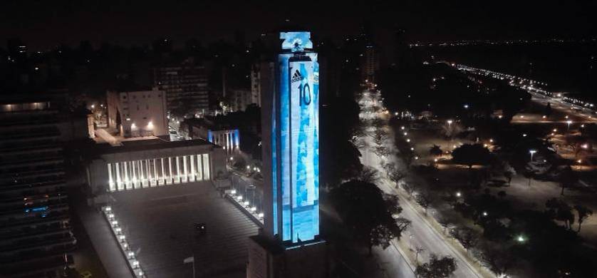 Cinco Yardas detrás de la acción de Adidas en el Monumento a la Bandera