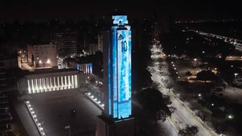 Cinco Yardas detrás de la acción de Adidas en el Monumento a la Bandera