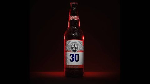 Budweiser rinde homenaje a Lionel Messi con una nueva edición especial