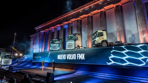 Volvo y Venue intervinieron las escalinatas de la facultad de Derecho