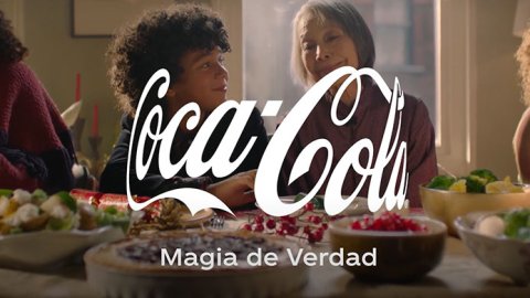 Coca-Cola presenta su icónica campaña de Navidad e invita a celebrar la “magia de verdad”