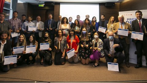 Adepa entregó los Premios al Periodismo 2021