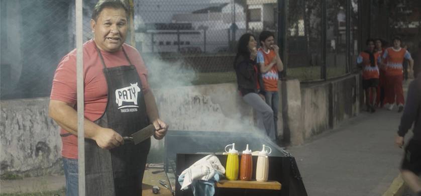 VMLY&R y Paty celebran a los hinchas con el “Paty de cancha”