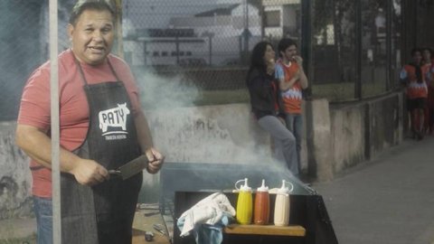 VMLY&R y Paty celebran a los hinchas con el “Paty de cancha”