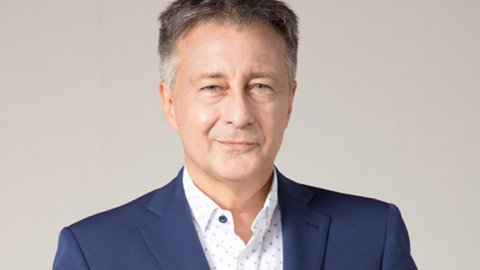 A24 estrena “Periodistas, un equipo” con Rolando Graña