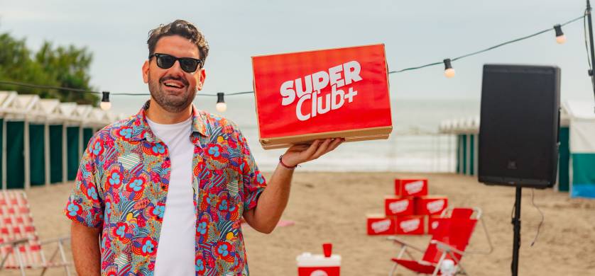 Santander lanza su programa SuperClub+ con una campaña junto a Damián Betular