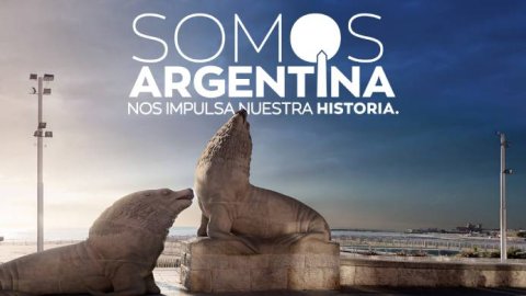 "Somos Argentina", la nueva campaña de Zanella que honra los clásicos del verano argentino