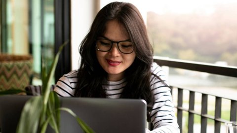 Santander y el British Council ofrecen 5.000 becas online para estudiar inglés