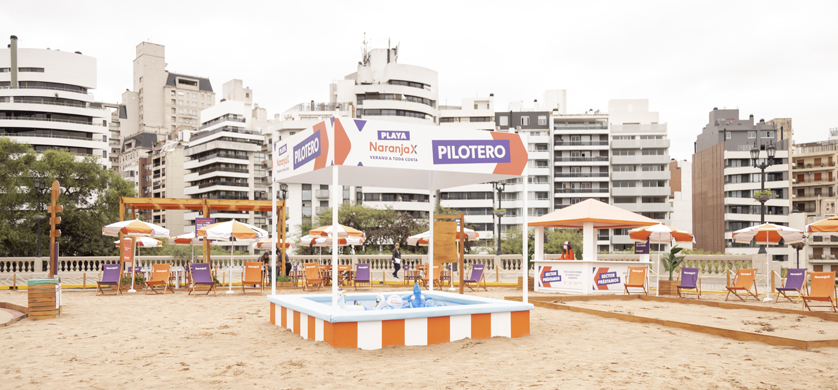 Una playa en plena Ciudad: la acción de Naranja X para este verano