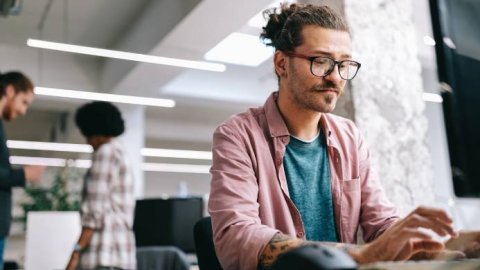 Santander Universidades y la Escuela de Innovación del ITBA lanzan becas de estudio para Full Stack Developer