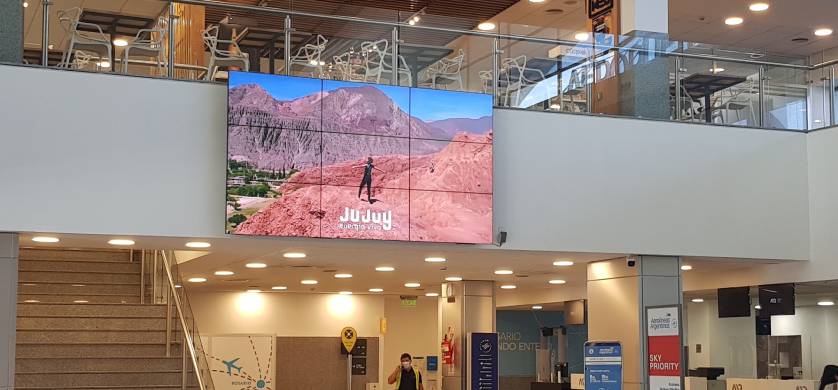 Destinos turísticos del país eligen a FEFER MEDIA para publicitar en aeropuertos