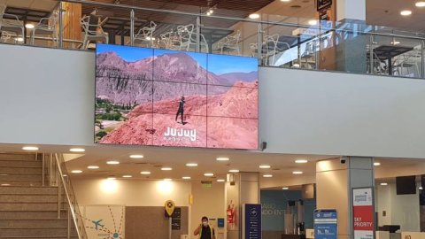 Destinos turísticos del país eligen a FEFER MEDIA para publicitar en aeropuertos