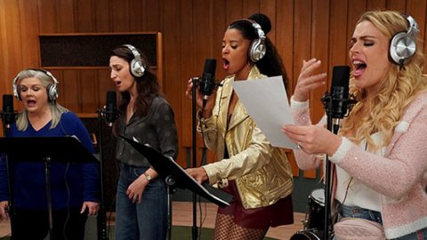 La aclamada serie Girls5eva llega en exclusiva a OnDIRECTV y DIRECTV GO