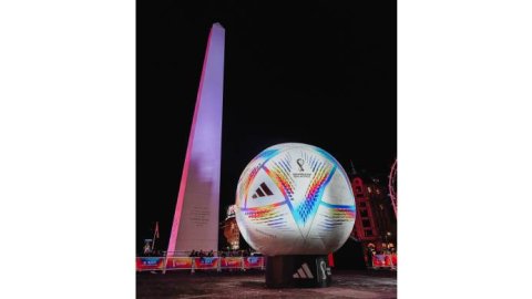 5 yardas presentó la pelota del Mundial Qatar junto a adidas
