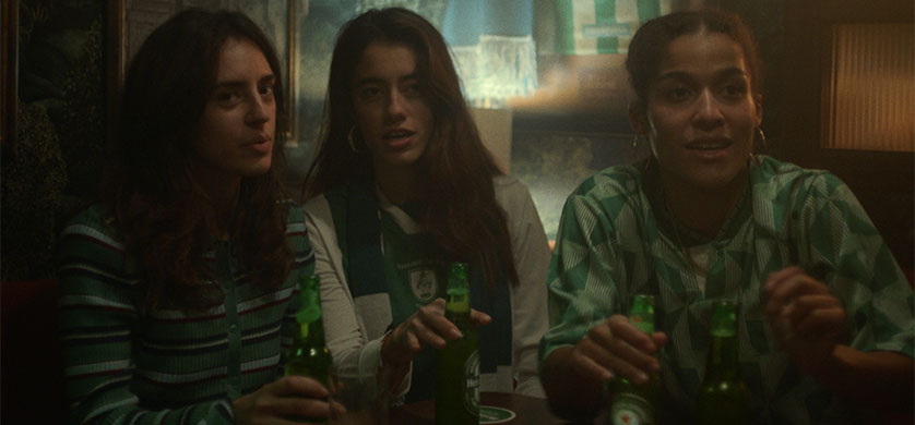 Heineken lanzó su nueva campaña: “Brindemos por todos los hinchas. Hombres incluidos”