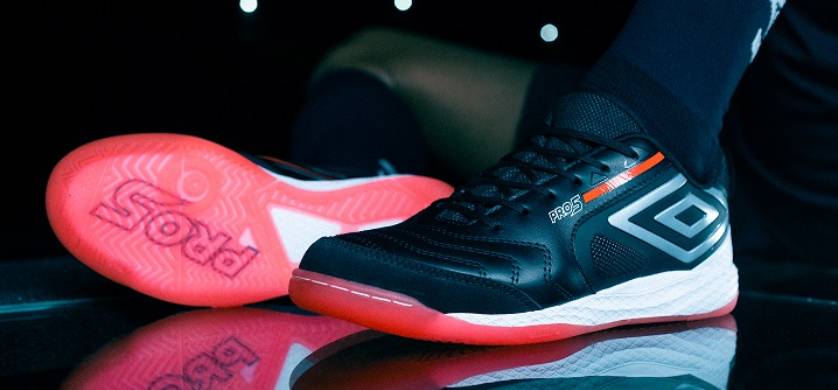 Con una campaña, Umbro presentó los nuevos botines de Futsal PRO 5 BUMP 