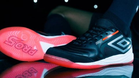 Con una campaña, Umbro presentó los nuevos botines de Futsal PRO 5 BUMP 