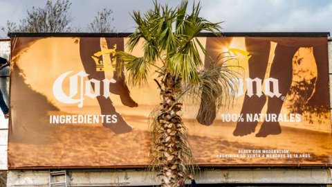 Corona lanza una campaña de vía pública respetando la naturaleza