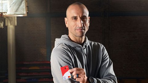 Manu Ginóbili protagoniza “Sin límites”, la nueva campaña de Ualá