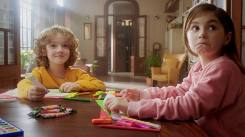 “Apariciones sorprendentes”, nueva campaña de Hermida para Palitos de la Selva