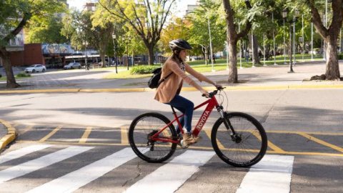 Toyota presentó sus bicicletas eléctricas: el primer paso de la marca en la micromovilidad