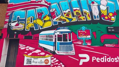 Acción de PedidosYa activando lo mejor de cada barrio con murales interactivos