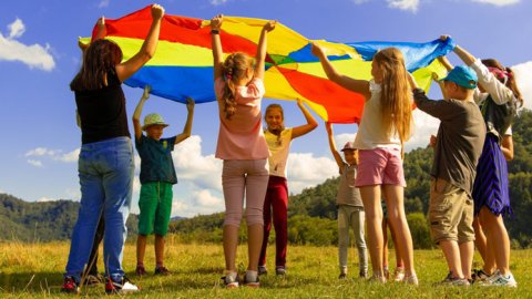 Ayudar a ayudar: Beat se alía con fundaciones que colaboran con las infancias