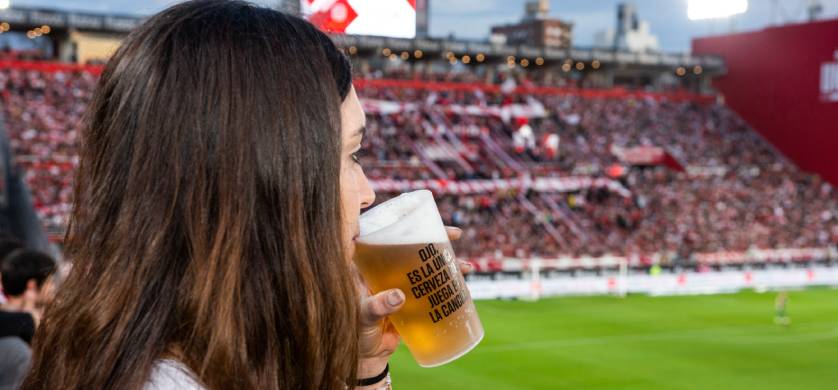 Acción de Quilmes: Volvió la cerveza a los estadios del fútbol argentino