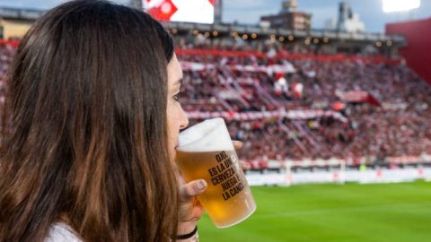 Acción de Quilmes: Volvió la cerveza a los estadios del fútbol argentino