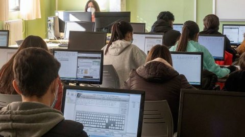 Vuelta al cole en España: 7 de cada 10 consumidores realizaría compras directas desde el anuncio en su móvil