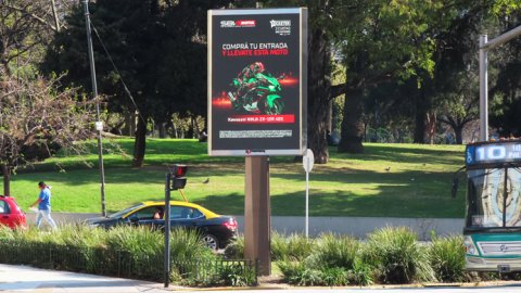 Publicidad Sarmiento suma dos nuevos totems digitales
