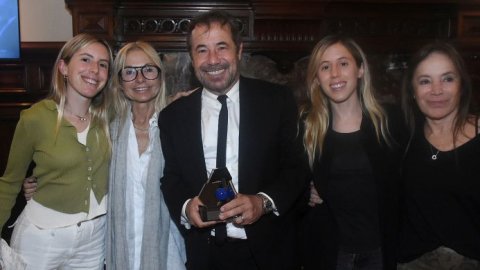 Ricky Sarkany fue galardonado por la Asociación de dirigentes de empresa