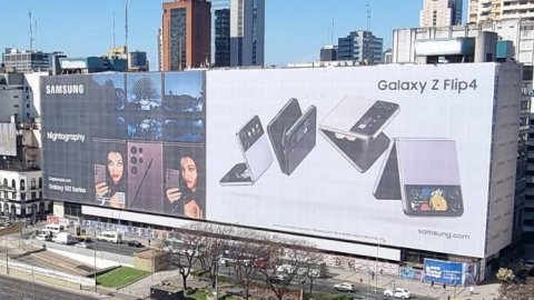 Samsung creó un aviso en vía pública ilustrado con imágenes tomadas con un celular