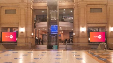 Nuevas Pantallas LED de Grupo Vía en Estación Constitución