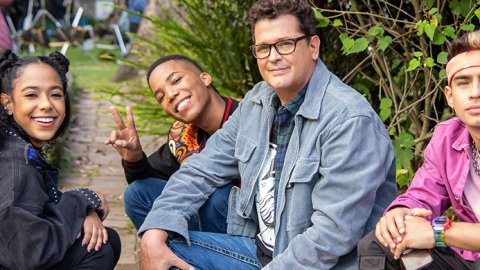 “El Club De Los Graves” la nueva serie protagonizada por Carlos Vives que llega a Disney+