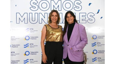 Ángela Lerena y Lola del Carril, las primeras mujeres en conducir un partido Mundial