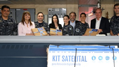 RTA entregó los equipos que llevarán la TDA a bordo del Almirante Irizar