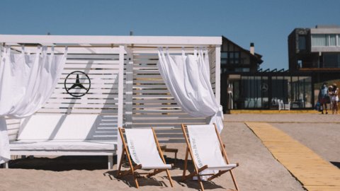 Mercedes-Benz Camiones y Buses activa sus acciones de verano en la Costa