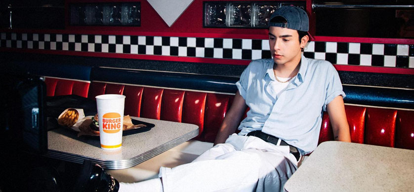 Rusherking presenta su nuevo tema en un Burger King