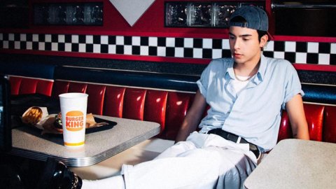 Rusherking presenta su nuevo tema en un Burger King