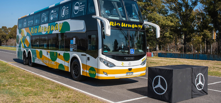 Mercedes-Benz Camiones y Buses afianza la seguridad para conductores y pasajeros